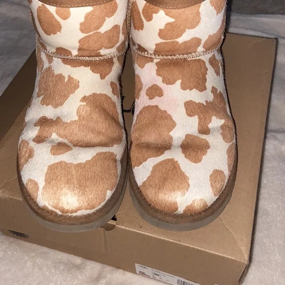 Cow Print 🐮 Ugg - Picture 2 of 6